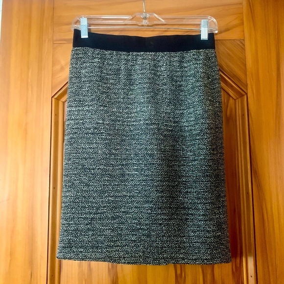 Ann Taylor Black & White Tweed Pencil Skirt 🖤 - Picture 2 of 8